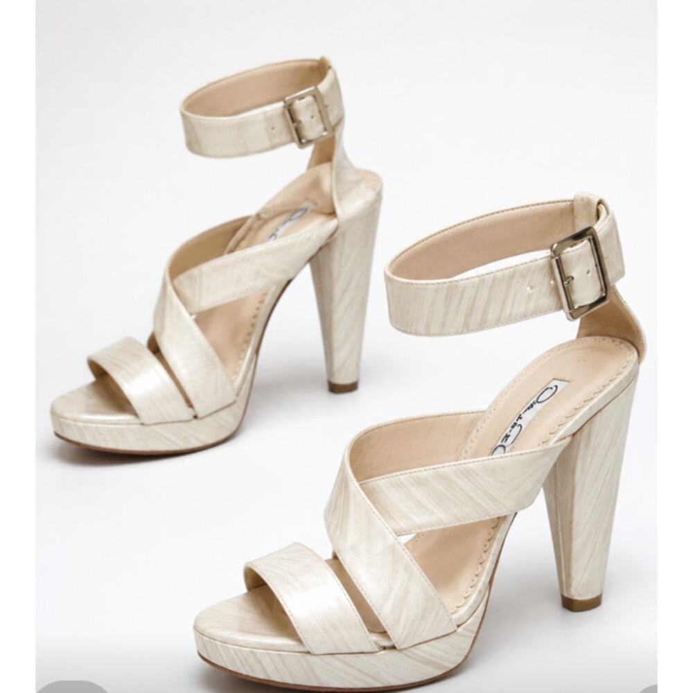 Oscar De La Renta Patent Ivory Cream Platform Strappy Sandal Heel 38.5